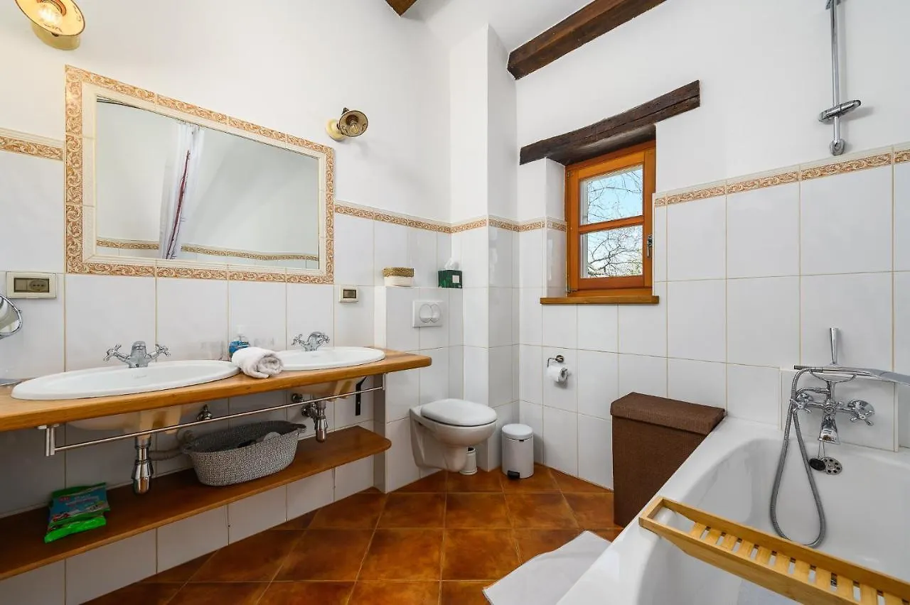 Villa Elaya Brecevici 0*,