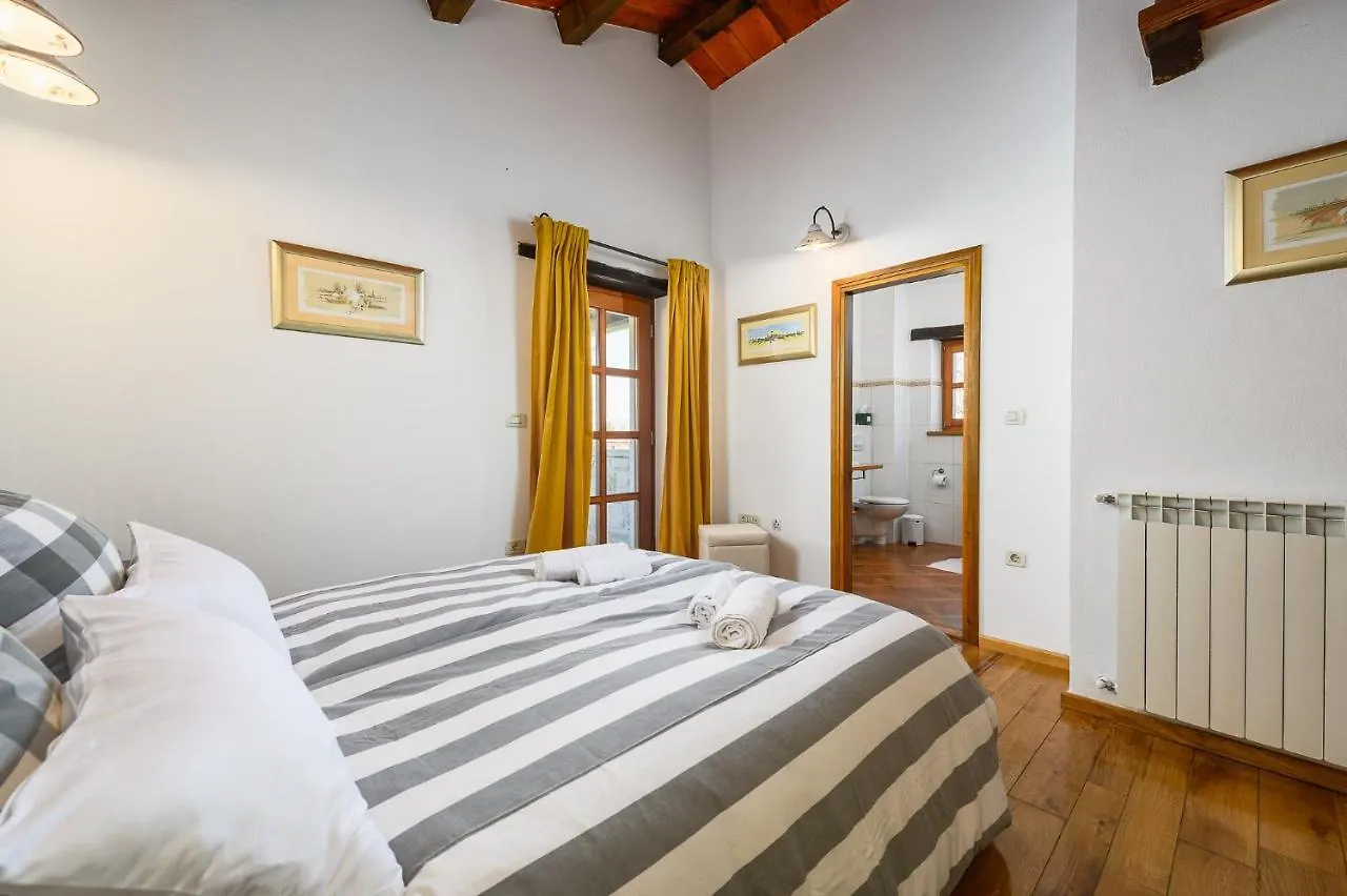 Villa Elaya Brecevici 0*,  Horvátország